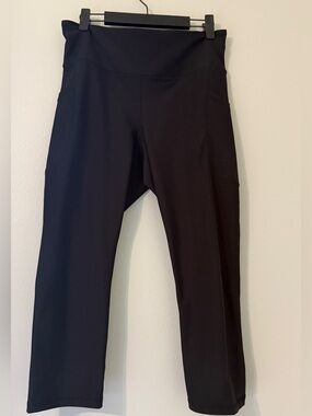 Old Navy Go-Dry Black High-Rise 7/8 Legging